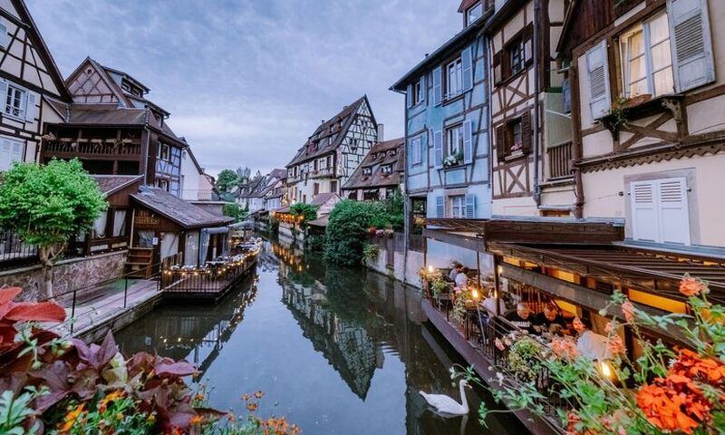 ELEGANT NOEL PAZARLARI AJet Hava Yolları ile