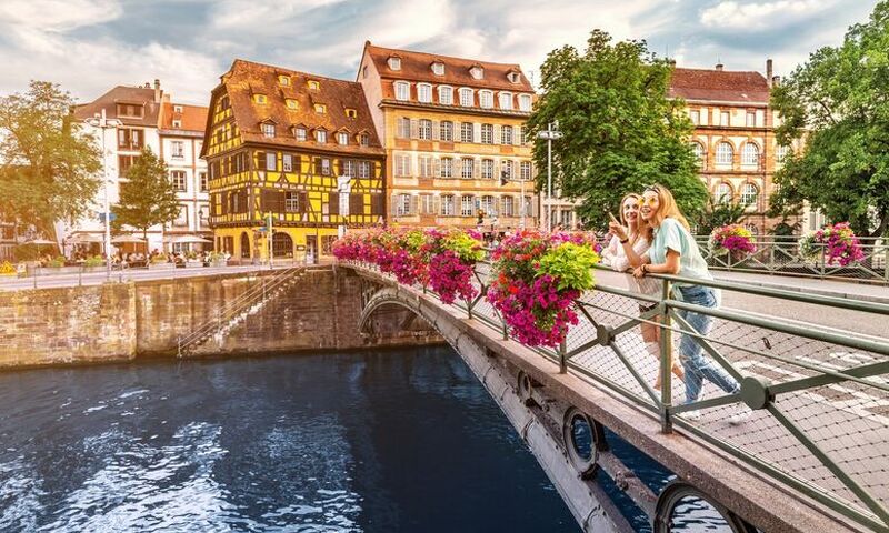 ELEGANT NOEL PAZARLARI AJet Hava Yolları ile